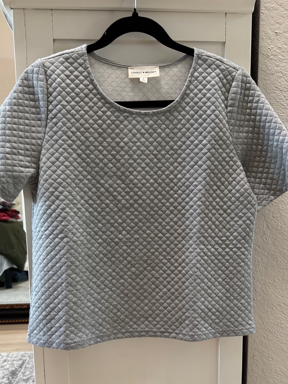 Lovely Melody Quilted Short-Sleeve Top — Gray